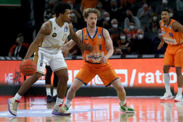 中进退自如 中进退自如